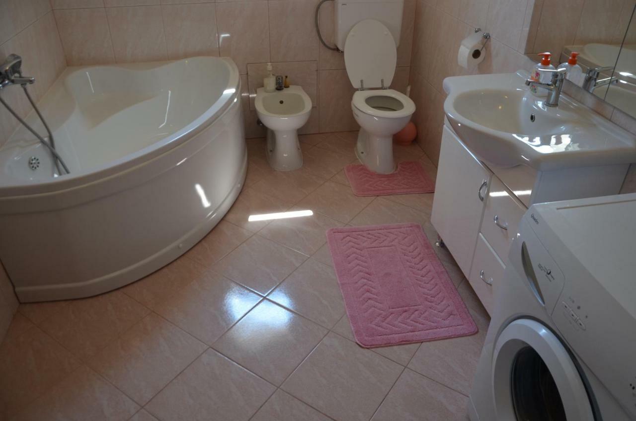 Ema & Sea Apartment'S With Free Private Parking 普拉 外观 照片